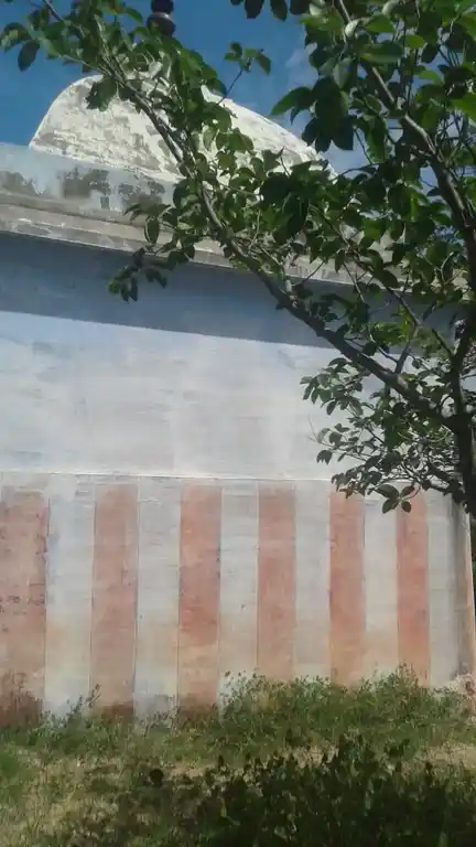 Arulmigu Kulakarai Perumal Temple, Kullapuram - 625562 அருள்மிகு குளக்கரை பெருமாள் திருக்கோயில், Kullapuram - 625562, Theni - Ancient Temple Architecture and History Image 4