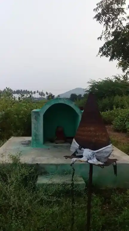 Arulmigu Kulakarai Pidari Temple, Thoppambatti - 621307 Temple