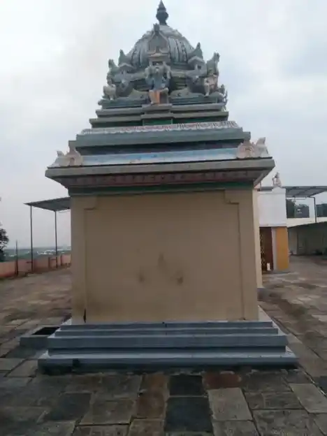 Arulmigu Kulamperumal Temple, Alakuvarpatti - 624001 அருள்மிகு குளம்பெருமாள் கோயில், அலக்குவார்பட்டி - 624001, Dindigul - Ancient Temple Architecture and History Image 3