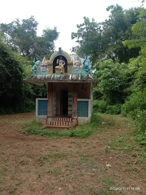 Arulmigu Kulathaneri Ayyanar Temple, Karungalakkudi - 625101 அருள்மிகு குளத்தனேரி அய்யனார் திருக்கோயில், Karungalakkudi - 625101, Madurai - Ancient Temple Architecture and History Image 2