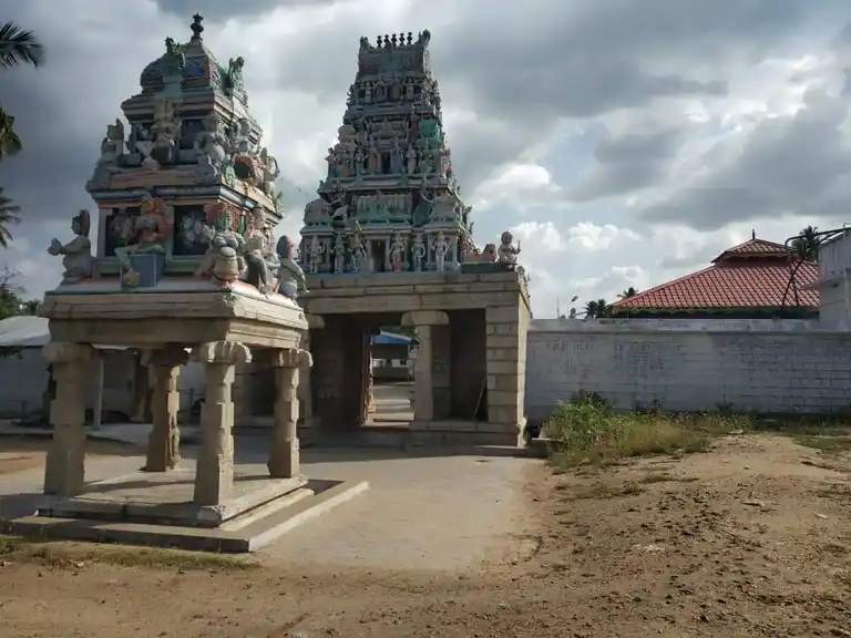 Arulmigu Kulazhliamman Temple, Nanjai Kolanalli, Kodumudi - 638154 அருள்மிகு குழலியம்மன் திருக்கோயில், Nanjai Kolanalli, Kodumudi - 638154, Erode - Ancient Temple Architecture and History Image 2