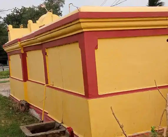 Arulmigu Kulingiamman, Lakshmiamman, Ellaiamman Temple, Centre Of The Village, Eliambedu - 601204 அருள்மிகு குலுங்கியம்மன், இலட்சுமியம்மன், எல்லையம்மன் திருக்கோயில், Centre Of The Village, Eliambedu - 601204, Tiruvallur - Ancient Temple Architecture and History Image 4