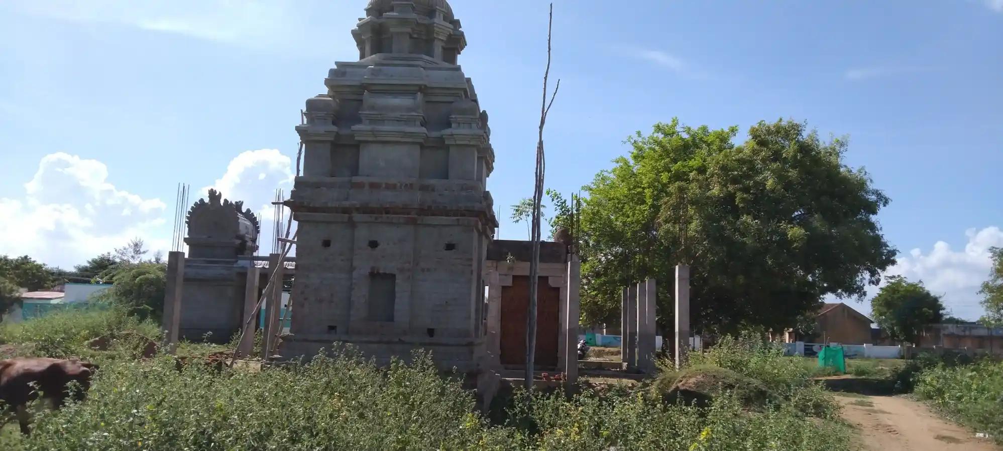 Arulmigu Kullumadhurai Ayyanar Temple, Raramuthirakkottai - 614501 அருள்மிகு குளுமைதுரை அய்யனார் திருக்கோயில், Raramuthirakkottai - 614501, Thanjavur - Ancient Temple Architecture and History Image 2