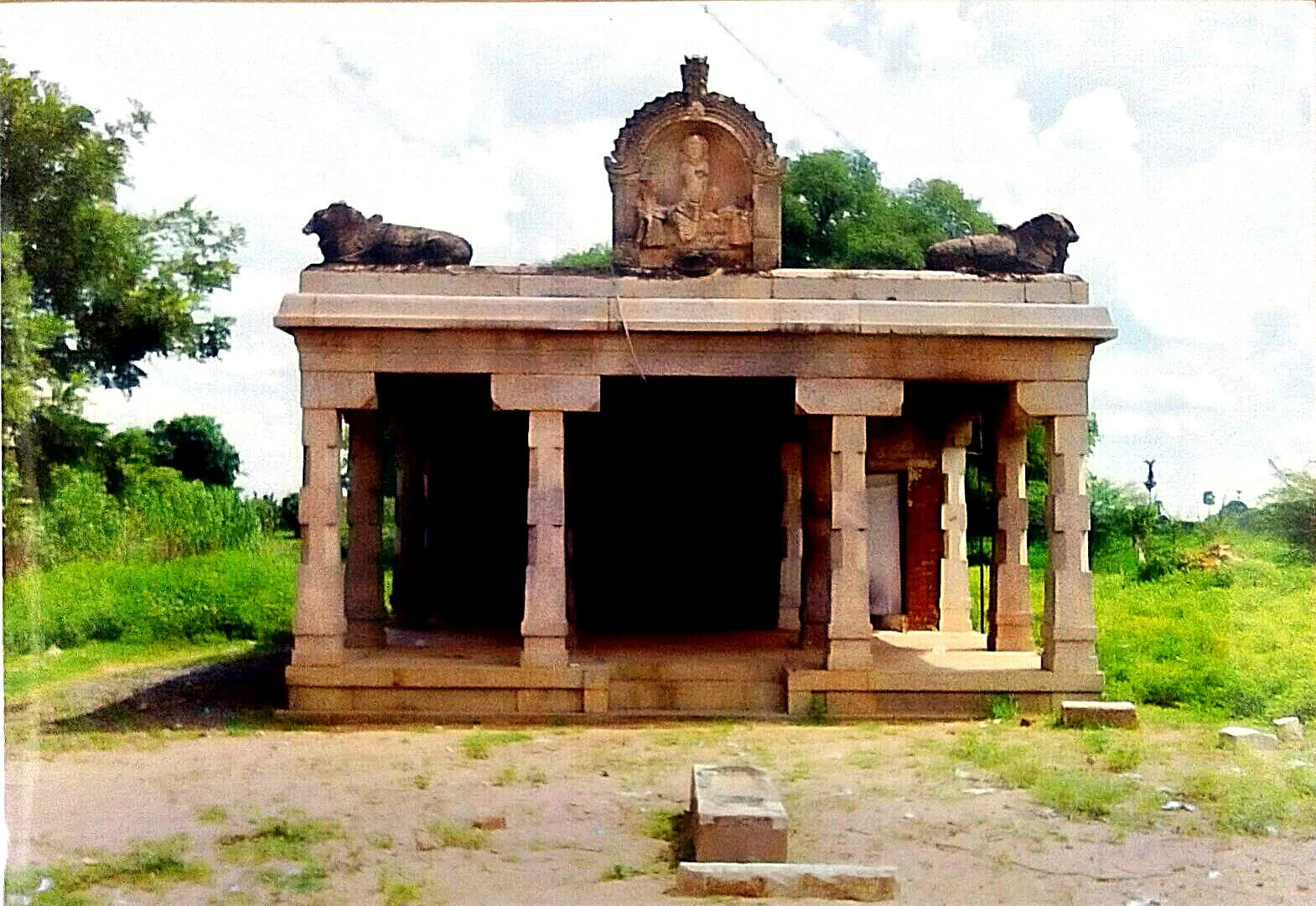 அருள்மிகு குளுமைதுரை அய்யனார் திருக்கோயில், Raramuthirakkottai - 614501 - Main View