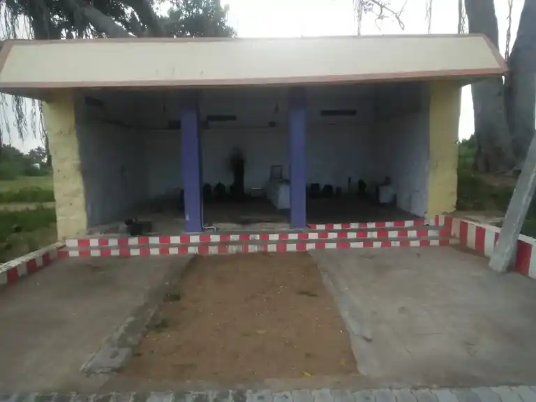 Arulmigu Kulunthalamman Temple, Pullambadi - 621712 Arulmigu Kulunthalamman Temple, Pullambadi - 621712, Thiruchirappalli - Ancient Temple Architecture and History Image 3