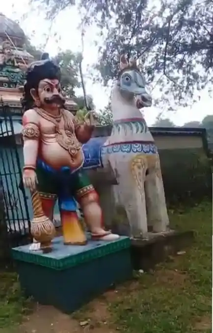 Arulmigu Kumaramudaiya Ayyanar Temple, Ulagampatti, Ulagampatti - 630410 அருள்மிகு குமரமுடைய அய்யனார் திருக்கோயில், Ulagampatti, Ulagampatti - 630410, Sivagangai - Ancient Temple Architecture and History Image 3