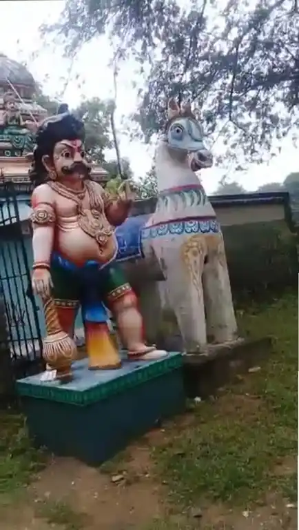 Arulmigu Kumaramudaiya Ayyanar Temple, Ulagampatti, Ulagampatti - 630410 அருள்மிகு குமரமுடைய அய்யனார் திருக்கோயில், Ulagampatti, Ulagampatti - 630410, Sivagangai - Ancient Temple Architecture and History Image 4