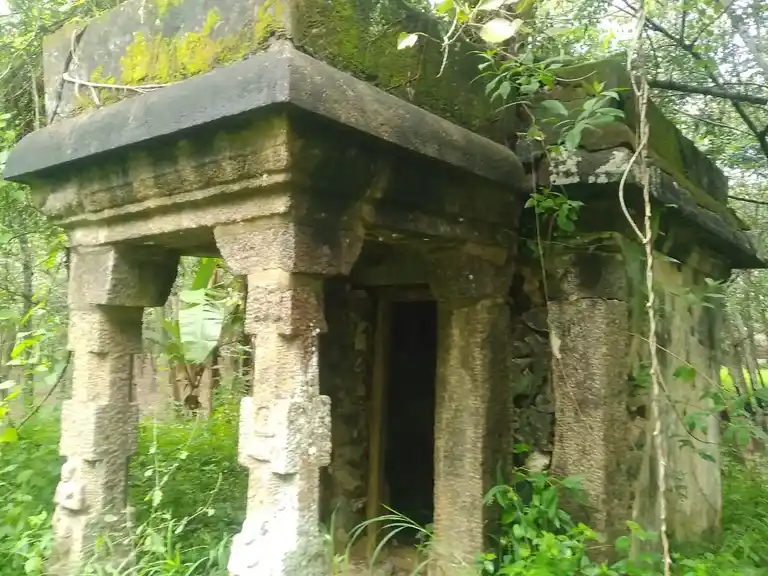 Arulmigu Kundala Sastha Temple, Kizhakku Kottai, Padmanabhapuram - 629175 Arulmigu Kundala Sastha Temple, Kizhakku Kottai, Padmanabhapuram - 629175, Kanyakumari - Ancient Temple Architecture and History Image 4