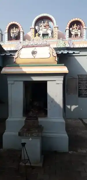 Arulmigu Kundalakarneswarar Temple, Thirukurakaval - 609201 Arulmigu Kundalakarneswarar Temple, Thirukurakaval - 609201, Mayiladuthurai - Ancient Temple Architecture and History Image 3