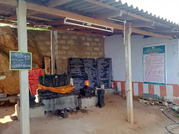 Arulmigu Kundaleswarar Perumal Temple, M. Vadippatti - 624211 அருள்மிகு குண்டலேஸ்வரர் பெருமாள் திருக்கோயில், M. Vadippatti - 624211, Dindigul - Ancient Temple Architecture and History Image 2