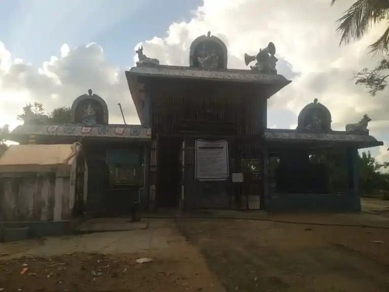 Arulmigu Kunnam Ayyanar Temple, Melavannipattu, Melavannipattu - 614632
