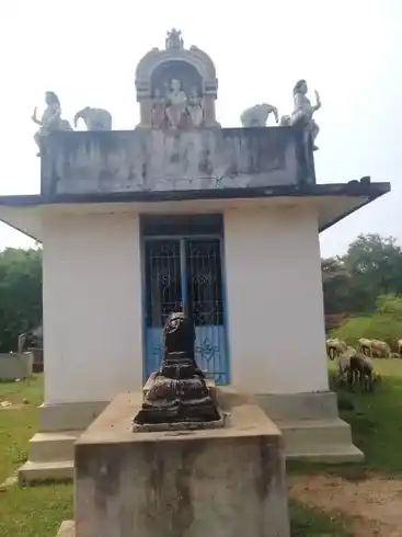 Arulmigu Kunnamudaiya Ayyanar Temple, Thalakkaur - 630206 அருள்மிகு. குன்னமுடைய அய்யனார் திருக்கோயில், Thalakkaur - 630206, Sivagangai - Ancient Temple Architecture and History Image 2