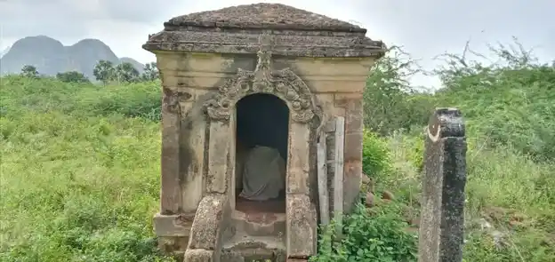 Arulmigu Kuramenikandan Sastha Temple, Vadakoor, Aralvoimozhi - 629301 அருள்மிகு குறமேனிகண்டன்சாஸ்தா திருக்கோயில், Vadakoor, Aralvoimozhi - 629301, Kanyakumari - Ancient Temple Architecture and History Image 4