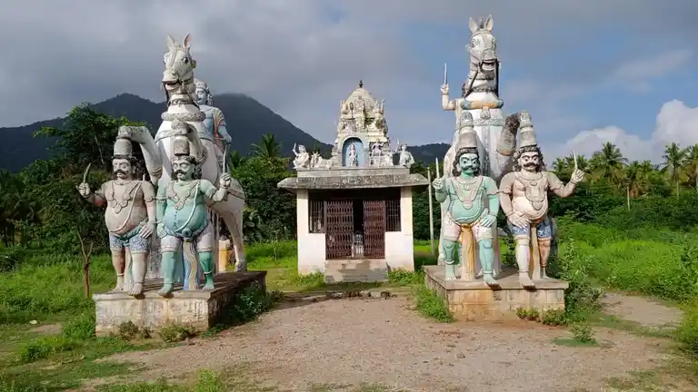Arulmigu Kurumichi Ayyanar Temple, Chokkampatti - 625103 அருள்மிகு குருமிச்சி அய்யனார் கோயில், சொக்கம்பட்டி - 625103, Madurai - Ancient Temple Architecture and History Image 4