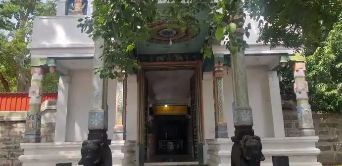 Arulmigu Kurumpadi Ayyanar Temple, Ayyanarkulam - 625532 அருள்மிகு குரும்பாடி அய்யனார் திருக்கோயில், அய்யனார்குளம் - 625532, Madurai - Ancient Temple Architecture and History Image 4