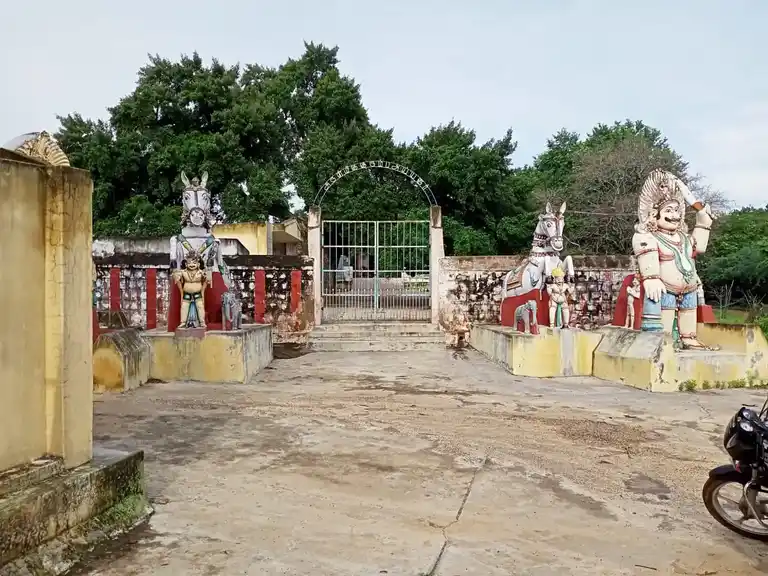 Arulmigu Kurumpai Ayyanar Temple, M.Sevalpatti - 630211 அருள்மிகு குரும்பை அய்யனார் திருக்கோயில், M.Sevalpatti - 630211, Sivagangai - Ancient Temple Architecture and History Image 2