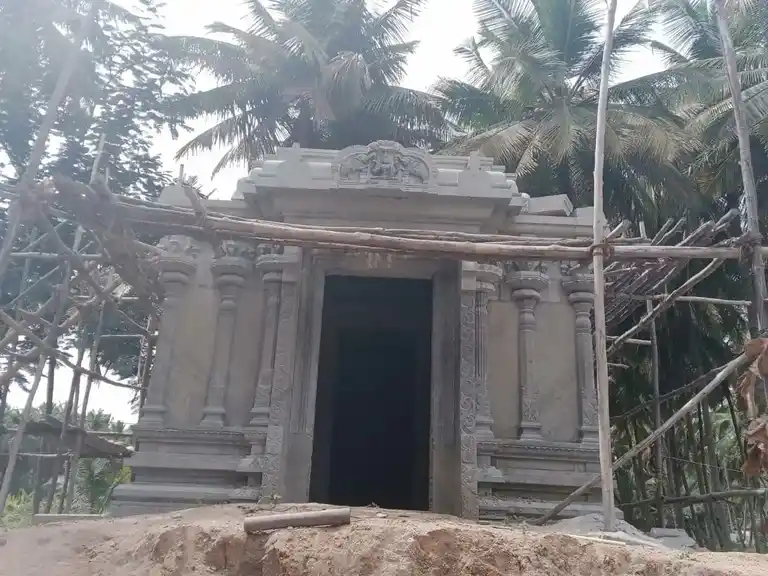 Arulmigu Kurumpatti Selliyamman Temple, Gundalapatti - 635101 அருள்மிகு குரும்பட்டி செல்லியம்மன் திருக்கோயில், குண்டலபட்டி - 635101, Krishnagiri - Ancient Temple Architecture and History Image 2