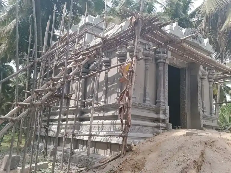 Arulmigu Kurumpatti Selliyamman Temple, Gundalapatti - 635101 அருள்மிகு குரும்பட்டி செல்லியம்மன் திருக்கோயில், குண்டலபட்டி - 635101, Krishnagiri - Ancient Temple Architecture and History Image 3