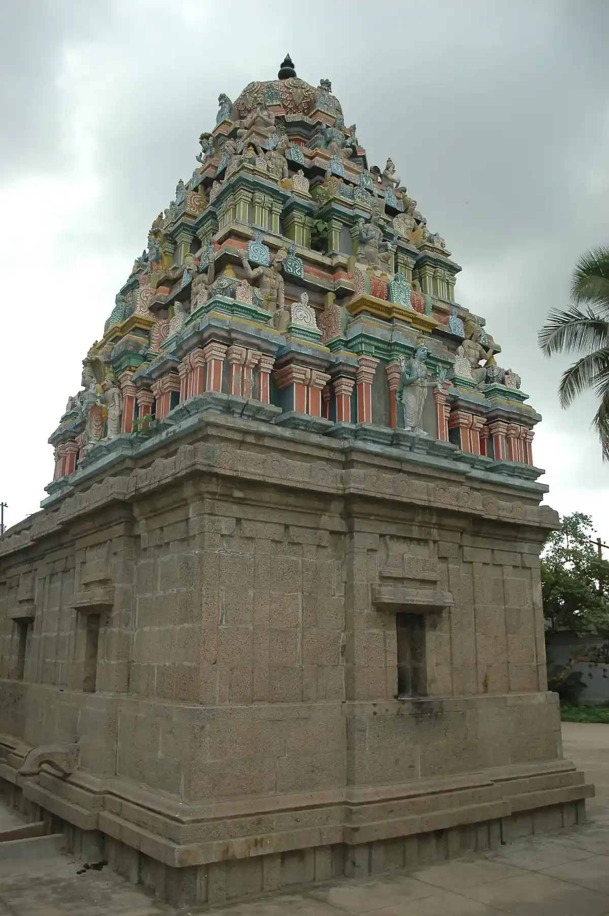 Arulmigu Kurungaleeshwarar And Vaikundavasa Perumal Temple, Koyambedu, Chennai - 600107 அருள்மிகு குறுங்காலீஸ்வரர் மற்றும் வைகுண்டவாசப் பெருமாள் திருக்கோயில், கோயம்பேடு, சென்னை - 600107, Chennai - Ancient Temple Architecture and History Image 4