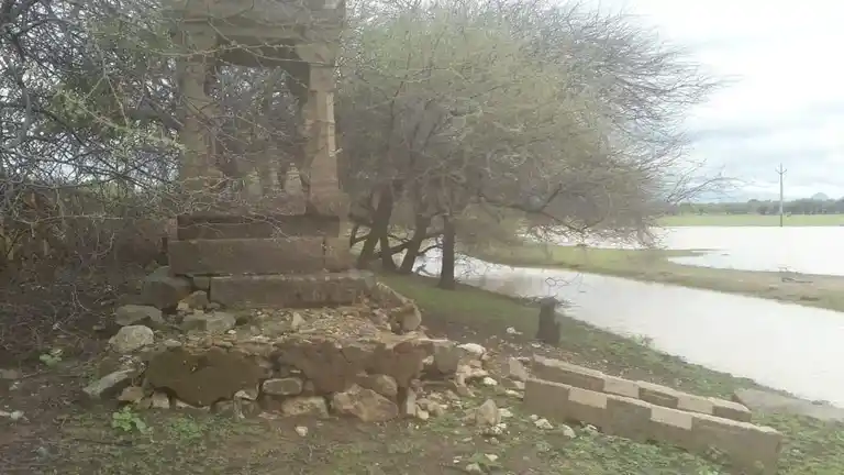 Arulmigu Kurunthodaiyar Sastha Temple, Village Out Side - 627111 Temple