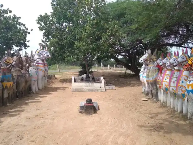 Arulmigu Kurunthudaiya Ayyanar Temple, Panniyur - 622204 அருள்மிகு குருந்துடைய அய்யனார் திருக்கோயில், Panniyur - 622204, Pudukkottai - Ancient Temple Architecture and History Image 2