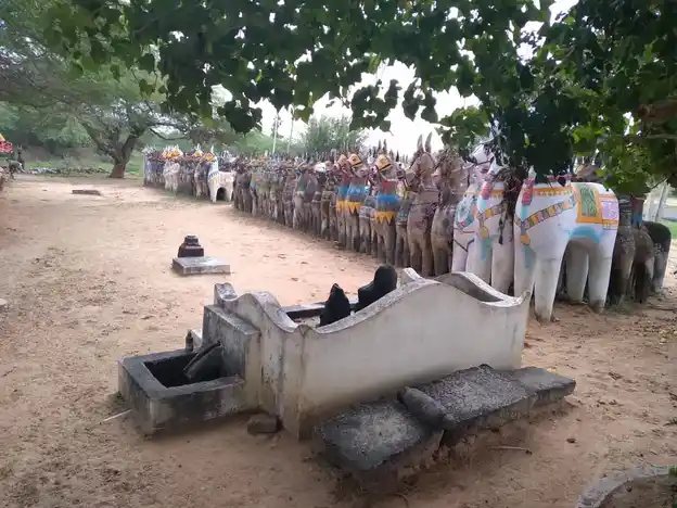 Arulmigu Kurunthudaiya Ayyanar Temple, Panniyur - 622204 அருள்மிகு குருந்துடைய அய்யனார் திருக்கோயில், Panniyur - 622204, Pudukkottai - Ancient Temple Architecture and History Image 4
