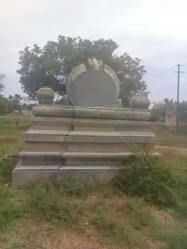 Arulmigu Kurunthudaiya Ayyanar Temple, Perunkudi - 630553 அருள்மிகு. குருந்துடைய அய்யனார் திருக்கோயில், Perunkudi - 630553, Sivagangai - Ancient Temple Architecture and History Image 2