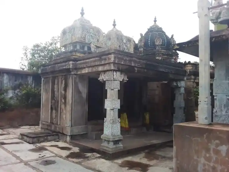 Arulmigu Kurunthudaya Ayyanar Temple, Aranmanaipatti - 622503 அரண்மனைப்பட்டி அருள்மிகு குருந்துடைய அய்யனார் திருக்கோயில், அரண்மனைப்பட்டி - 622503, Pudukkottai - Ancient Temple Architecture and History Image 10