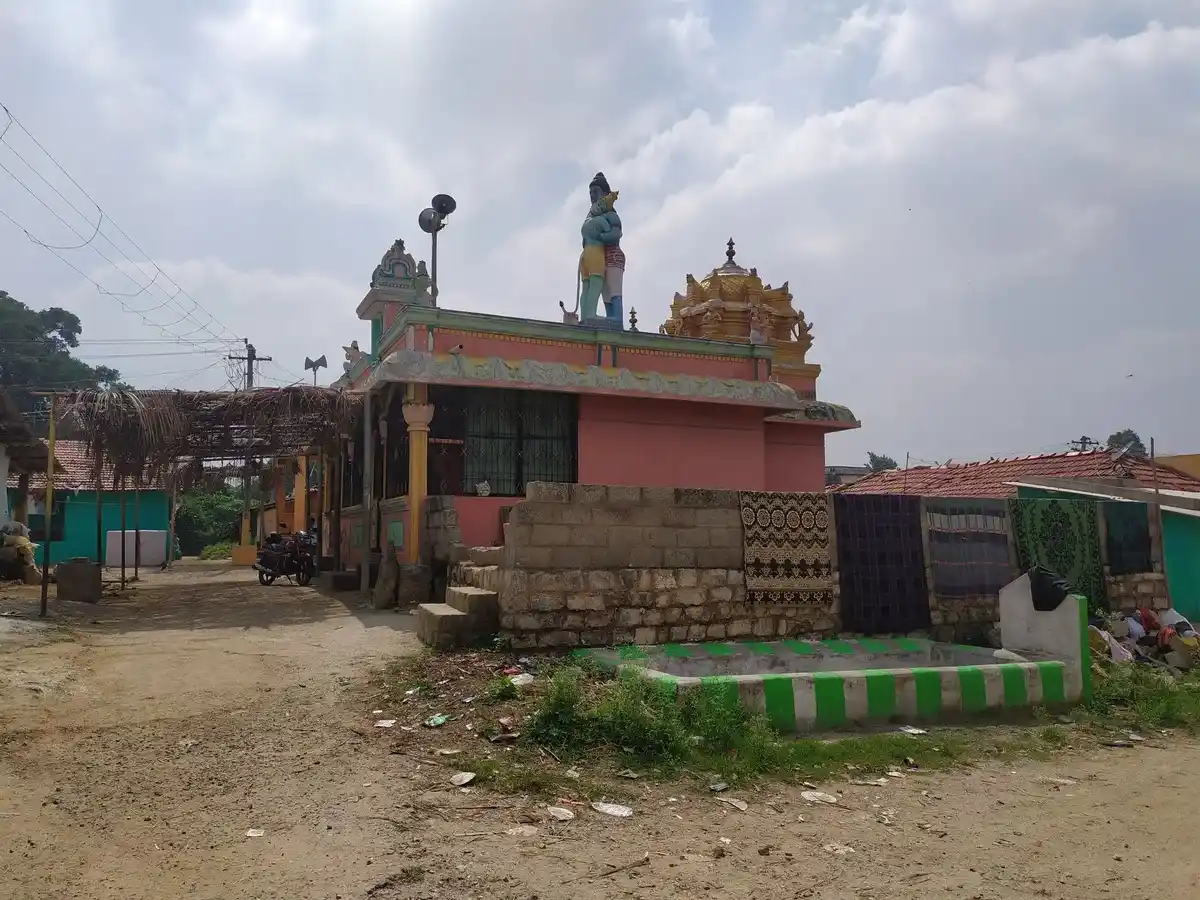 Arulmigu Kurupatti Basuveswarar Temple, Saragapalli - 635114 அருள்மிகு குருபட்டி பசுவேஸ்வரர் திருக்கோயில், Saragapalli - 635114, Krishnagiri - Ancient Temple Architecture and History Image 2