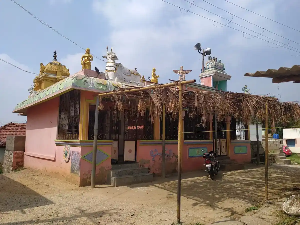 Arulmigu Kurupatti Basuveswarar Temple, Saragapalli - 635114 அருள்மிகு குருபட்டி பசுவேஸ்வரர் திருக்கோயில், Saragapalli - 635114, Krishnagiri - Ancient Temple Architecture and History Image 4
