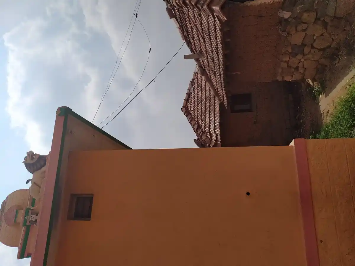 Arulmigu Kurupatti Uthamakaragam Temple, Saragapalli - 635114 அருள்மிகு குருபட்டி உத்தமகரகம் திருக்கோயில், Saragapalli - 635114, Krishnagiri - Ancient Temple Architecture and History Image 2