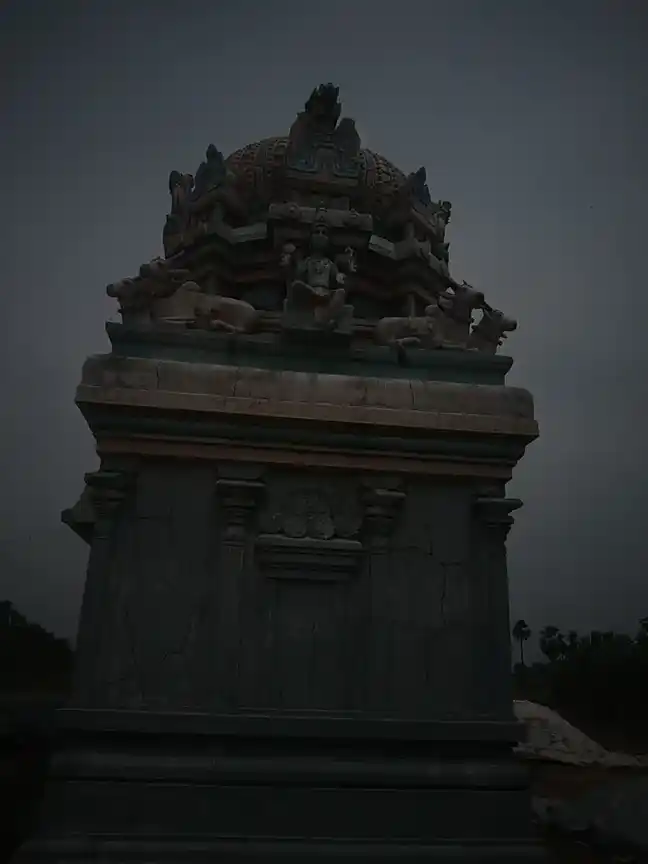 Arulmigu Kuruthudaiyar Visha Meetavellamutti Vinayagar Temple, Uthamarkudi - 614205 அருள்மிகு குருந்துடையார் விஷமிட்டவெள்ளமுட்டி விநாயகர் திருக்கோயில், Uthamarkudi - 614205, Thanjavur - Ancient Temple Architecture and History Image 6