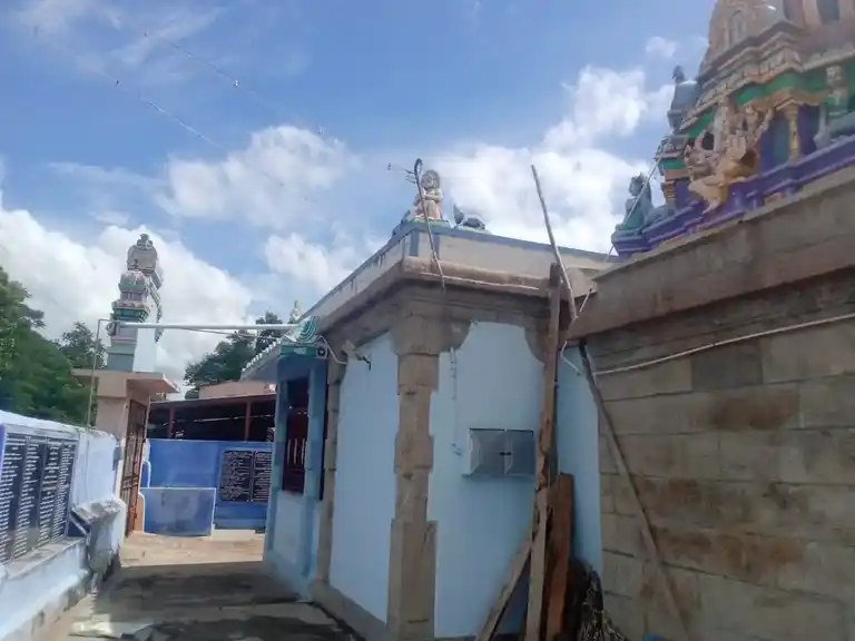 Arulmigu Kuruvapillayar Temple, Thenkarai, Periyakulam - 625601 Arulmigu Kuruvapillayar Temple, Thenkarai, Periyakulam - 625601, Theni - Ancient Temple Architecture and History Image 2