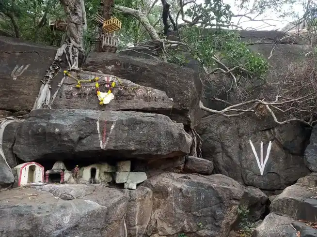 Arulmigu Kuthurayapperumal Temple, Maravapatti - 625536 Temple