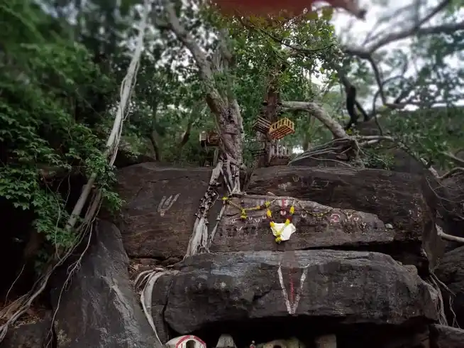 Arulmigu Kuthurayapperumal Temple, Maravapatti - 625536 அருள்மிகு முத்துராயப் பெருமாள் திருக்கோயில், Maravapatti - 625536, Theni - Ancient Temple Architecture and History Image 2