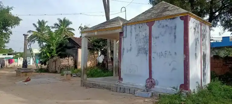 Arulmigu Kuttahalli Perumal Temple, Bannihalli - 635106 அருள்மிகு குட்டஹள்ளி பெருமாள் திருக்கோயில், குட்டப்பட்டி, பன்னிஅள்ளி - 635106, Krishnagiri - Ancient Temple Architecture and History Image 3