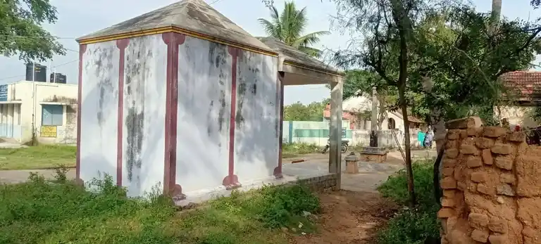 Arulmigu Kuttahalli Perumal Temple, Bannihalli - 635106 அருள்மிகு குட்டஹள்ளி பெருமாள் திருக்கோயில், குட்டப்பட்டி, பன்னிஅள்ளி - 635106, Krishnagiri - Ancient Temple Architecture and History Image 7