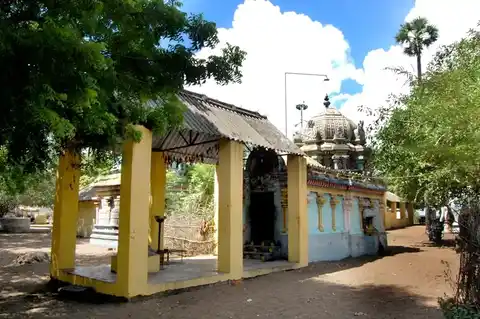 Arulmigu Kuttyyandavar Temple, South Pichavaram - 608002 அருள்மிகு குட்டியாண்டவர் திருக்கோயில், தெற்கு பிச்சாவரம் - 608002, Cuddalore - Ancient Temple Architecture and History Image 2