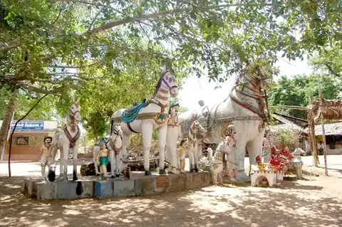 Arulmigu Kuttyyandavar Temple, South Pichavaram - 608002 அருள்மிகு குட்டியாண்டவர் திருக்கோயில், தெற்கு பிச்சாவரம் - 608002, Cuddalore - Ancient Temple Architecture and History Image 3