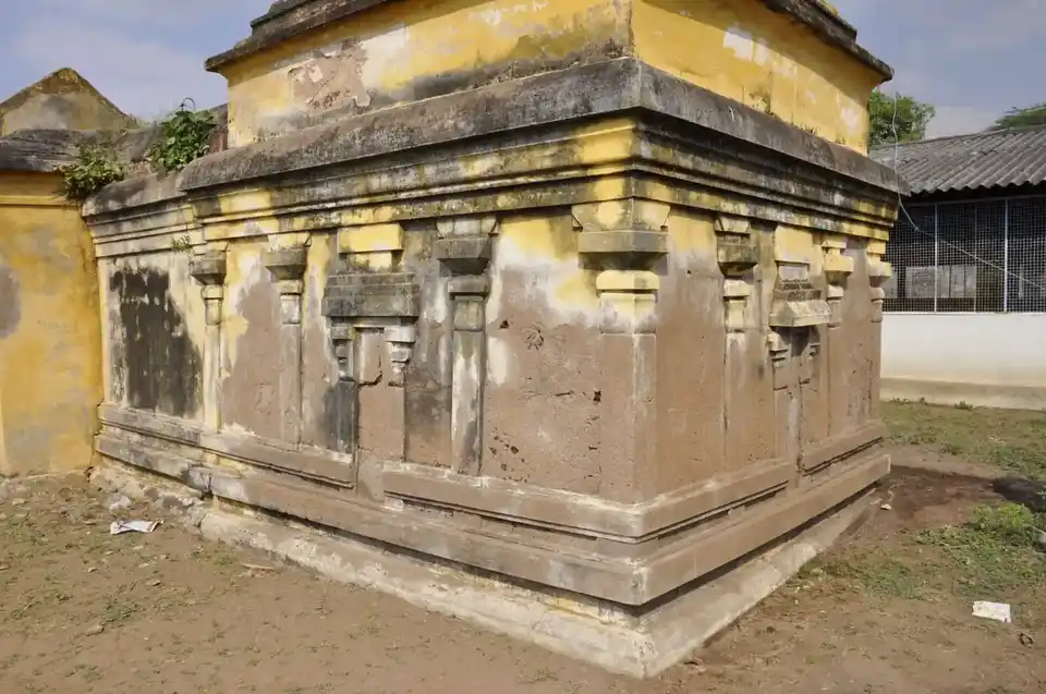 Arulmigu Kuvalathadanganni Amman Temple, Rathanur - 623401 அருள்மிகு குவளந்தடங்கன்னியம்மன் திருக்கோயில், Rathanur - 623401, Ramanathapuram - Ancient Temple Architecture and History Image 3