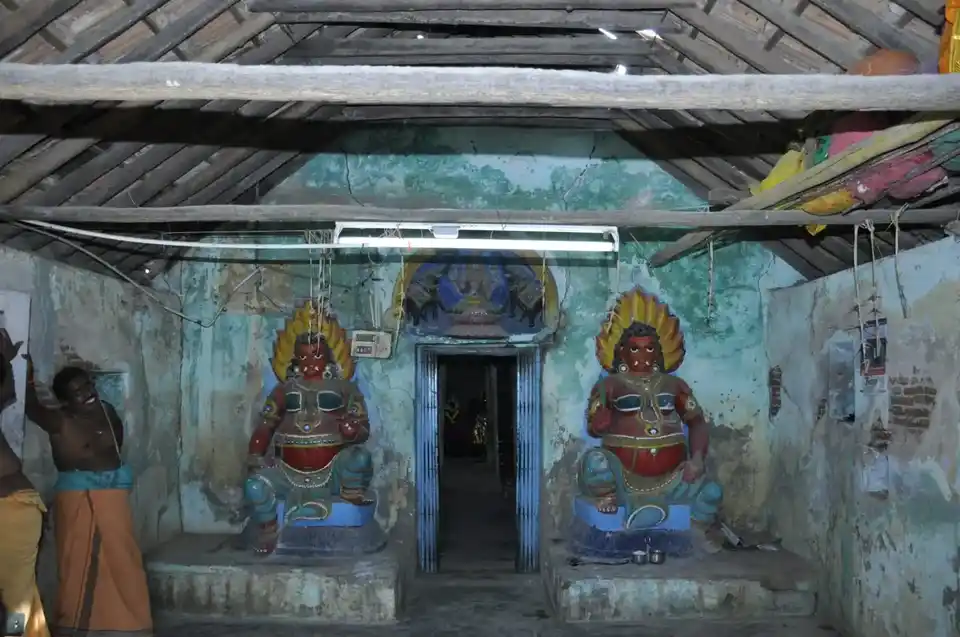 Arulmigu Kuvalathadanganni Amman Temple, Rathanur - 623401 அருள்மிகு குவளந்தடங்கன்னியம்மன் திருக்கோயில், Rathanur - 623401, Ramanathapuram - Ancient Temple Architecture and History Image 4