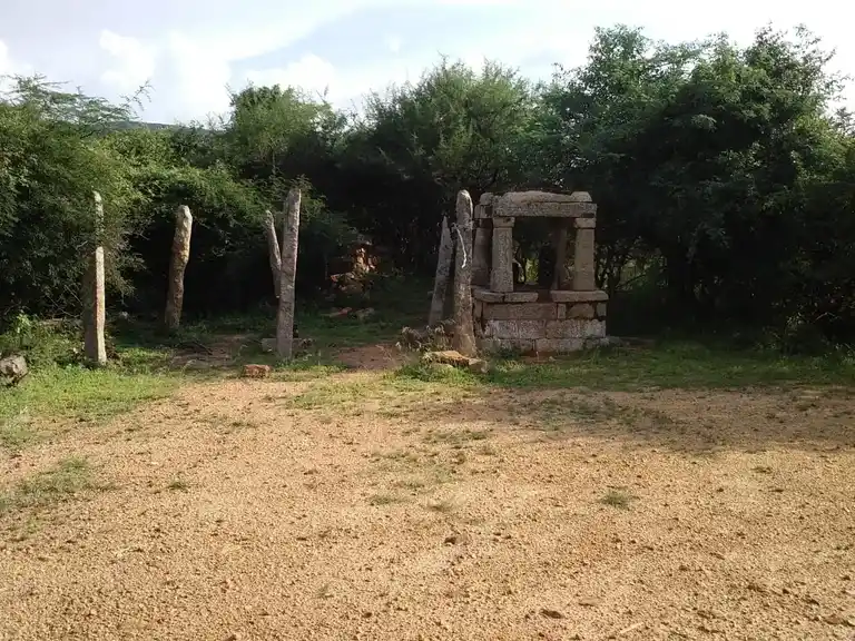 Arulmigu Kuzhaladi Karupaswamy Temple, Veeramalapalayam - 621305 Arulmigu Kuzhaladi Karupaswamy Temple, Veeramalapalayam - 621305, Thiruchirappalli - Ancient Temple Architecture and History Image 2