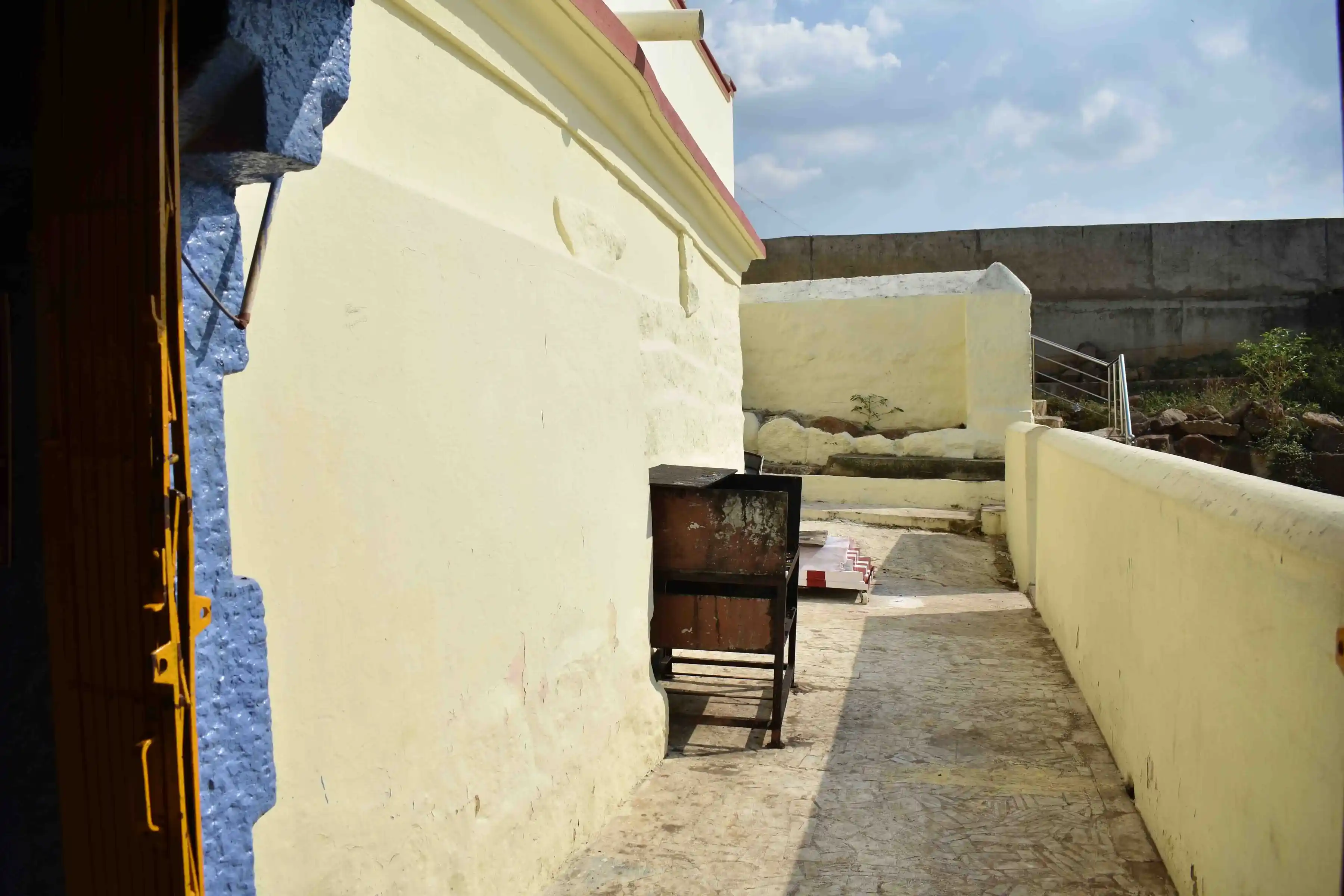 Arulmigu Kuzhumayi Amman Temple, Thiruchirappalli - 620017 Arulmigu Kuzhumayi Amman Temple, Thiruchirappalli - 620017, Thiruchirappalli - Ancient Temple Architecture and History Image 3