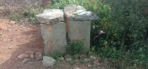 Arulmigu Laalikal Pasuveswarar Temple, Uddanapalli - 635119 அருள்மிகு லாளிக்கல் பசுவேஸ்வரர் திருக்கோயில், Uddanapalli - 635119, Krishnagiri - Ancient Temple Architecture and History Image 2