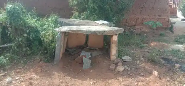 Arulmigu Laalikal Pasuveswarar Temple, Uddanapalli - 635119 அருள்மிகு லாளிக்கல் பசுவேஸ்வரர் திருக்கோயில், Uddanapalli - 635119, Krishnagiri - Ancient Temple Architecture and History Image 3