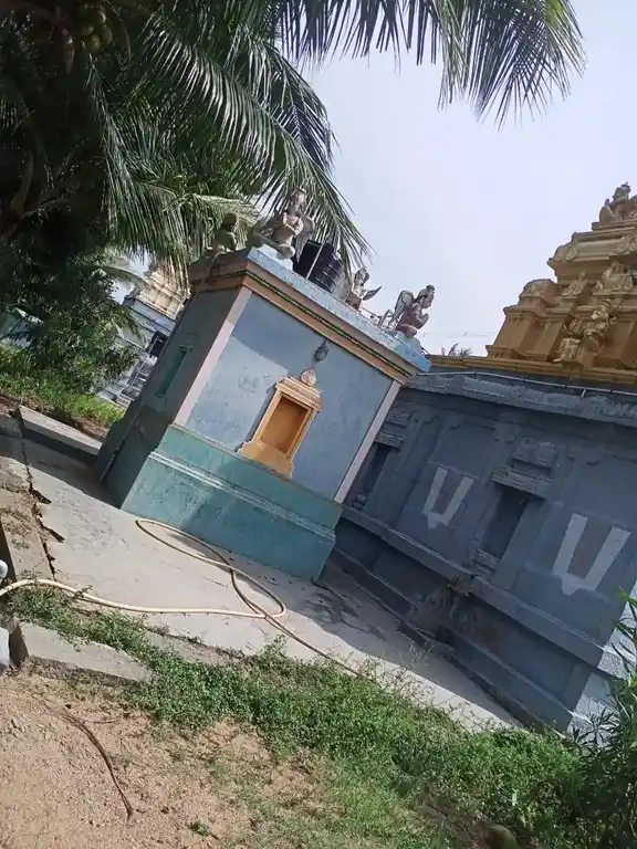 Arulmigu Lakhminarayana Perumal Temple, Perumpulipakkam - 631001 அருள்மிகு லட்சுமி நாராயன பெருமாள் திருக்கோயில், பெரும்புலிப்பாக்கம் - 631001, Ranipet - Ancient Temple Architecture and History Image 4