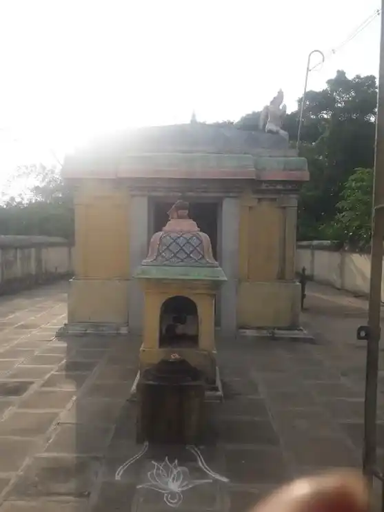 Arulmigu Lakhsminarayana Perumal Temple, Kaduvangudi, Kaduvangudi - 609205 அருள்மிகு லெஷ்மி நாராயண பெருமாள் ஆலயம், Kaduvangudi, Kaduvangudi - 609205, Mayiladuthurai - Ancient Temple Architecture and History Image 2