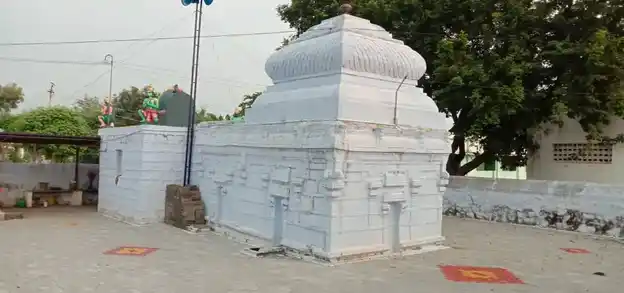 Arulmigu Lakshi Narayanaperumal Temple, Kannoorpatty - 637014 அருள்மிகு லட்சுமிநாராயணப்பெருமாள் திருக்கோயில், Kannoorpatty - 637014, Namakkal - Ancient Temple Architecture and History Image 4