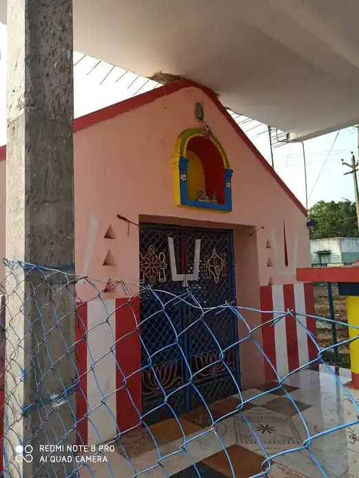 Arulmigu Lakshinarayana Perumal Temple, Inside The Village, Nungambakkam - 602002 அருள்மிகு லட்சுமி நாராயணப்பெருமாள் திருக்கோயில், Inside The Village, Nungambakkam - 602002, Tiruvallur - Ancient Temple Architecture and History Image 2