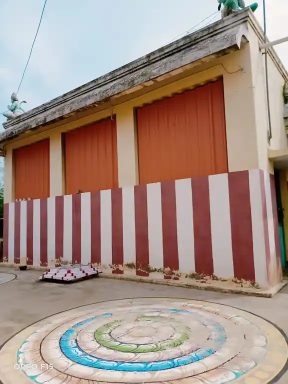 Arulmigu Lakshmi Naarayapperumal Temple, Mandaiyur - 622304 அருள்மிகு லெட்சுமி நாராயண பெருமாள் திருக்கோயில், மண்டையூர் - 622304, Pudukkottai - Ancient Temple Architecture and History Image 2